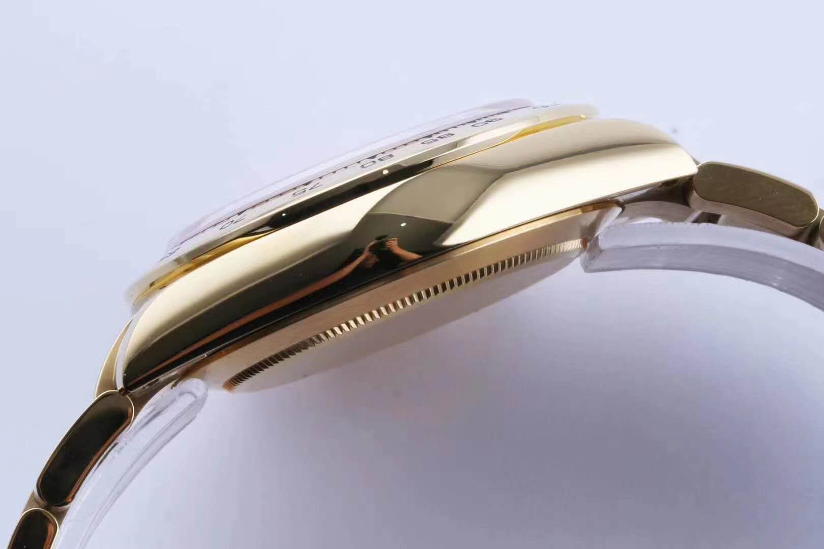 Daytona 116505 Red Dial in Rose Gold