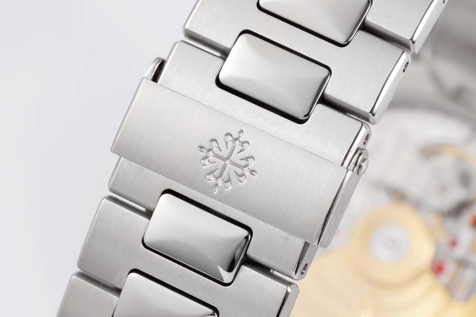 Nautilus Jumbo 5711/1A-011 White Dial with D1am0nd Bezel