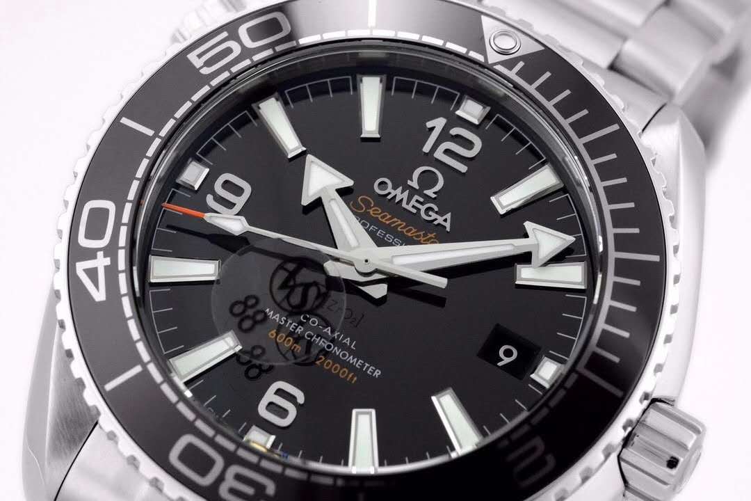 Seamaster Planet Ocean 600M Co-Axial Master Chronometer Black Dial 39.5mm on Bracelet