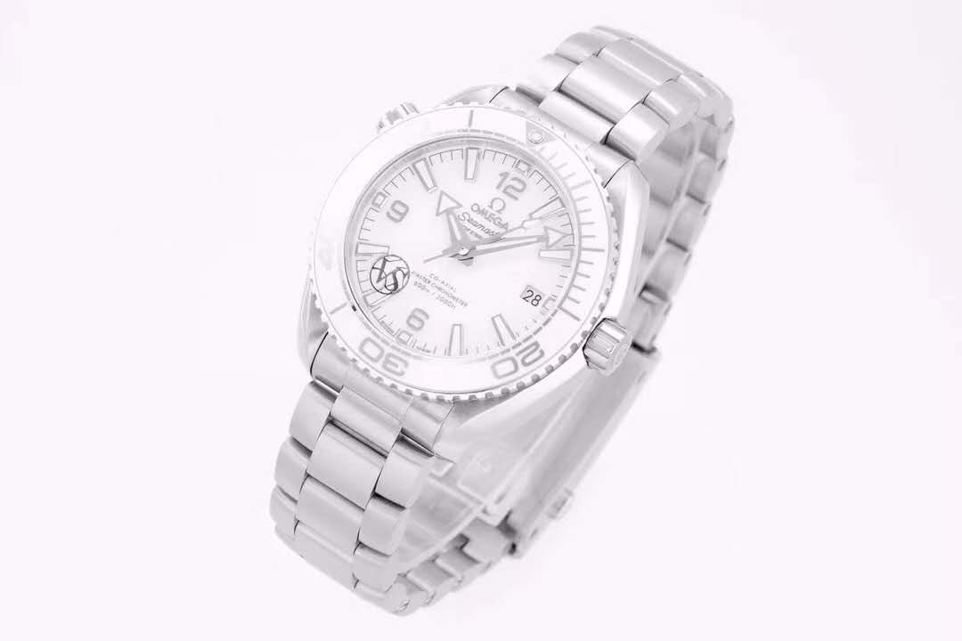 Seamaster Planet Ocean 600M Co-Axial Master Chronometer White Dial 39.5mm on Bracelet
