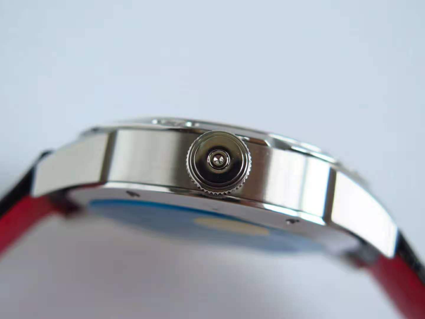 Wristmons Crown with Tie