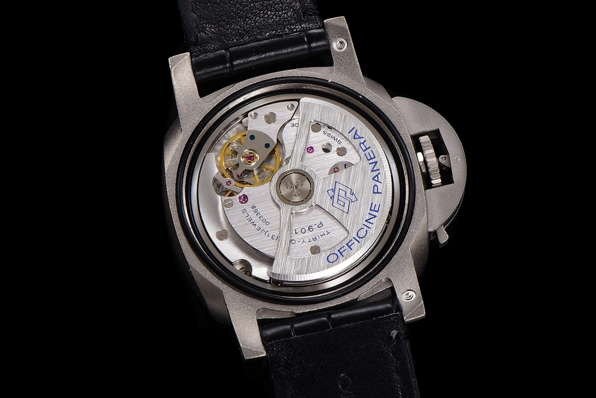 PAM1096 Luna Rossa GMT 42mm