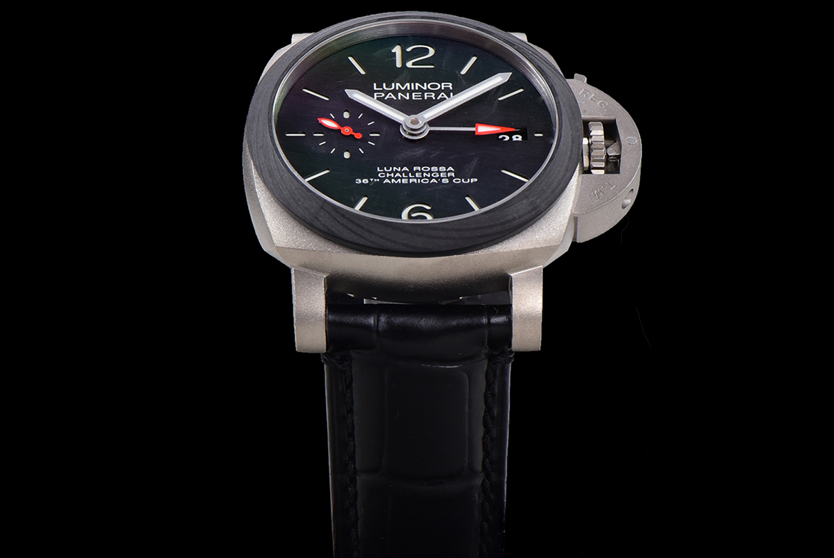 PAM1096 Luna Rossa GMT 42mm